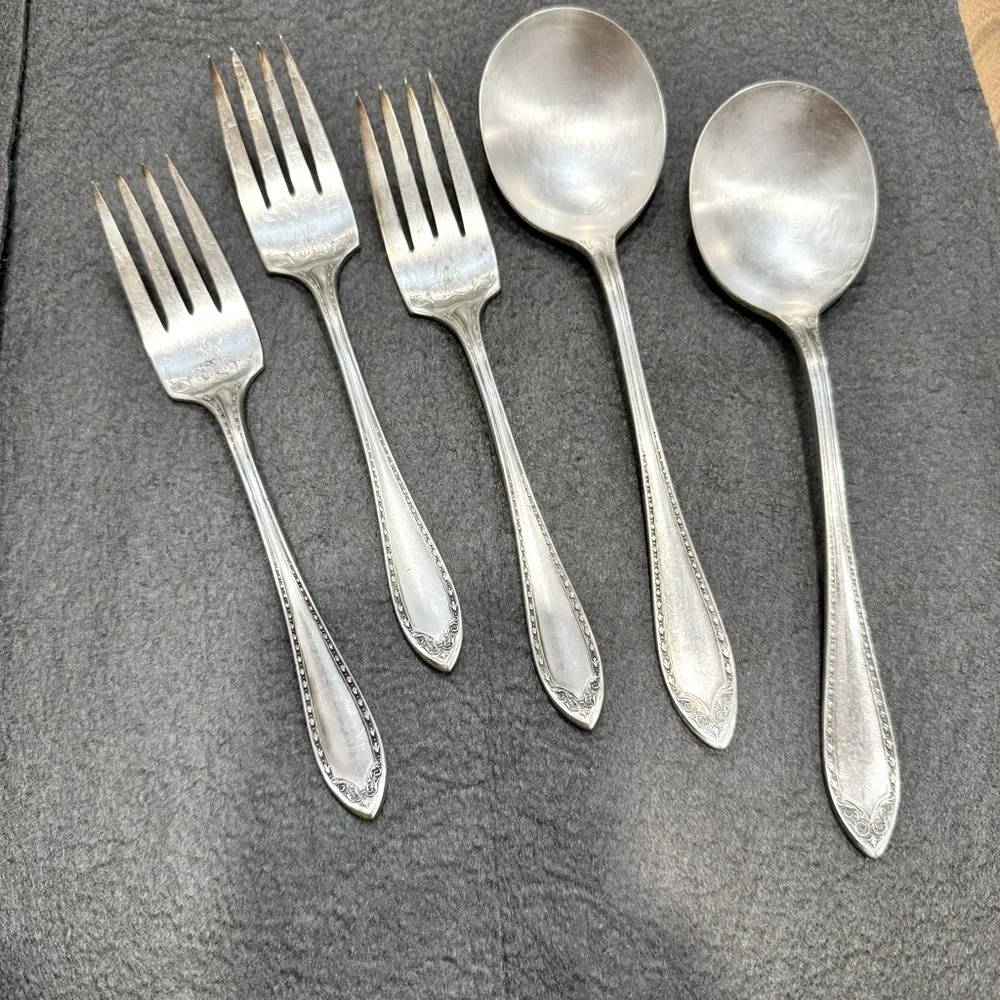 Sheraton 1910 by Community Silver Plate Flatware Silverware 34 pieces